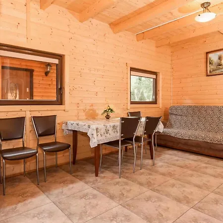 2 Bedroom Amazing In Casa de Férias